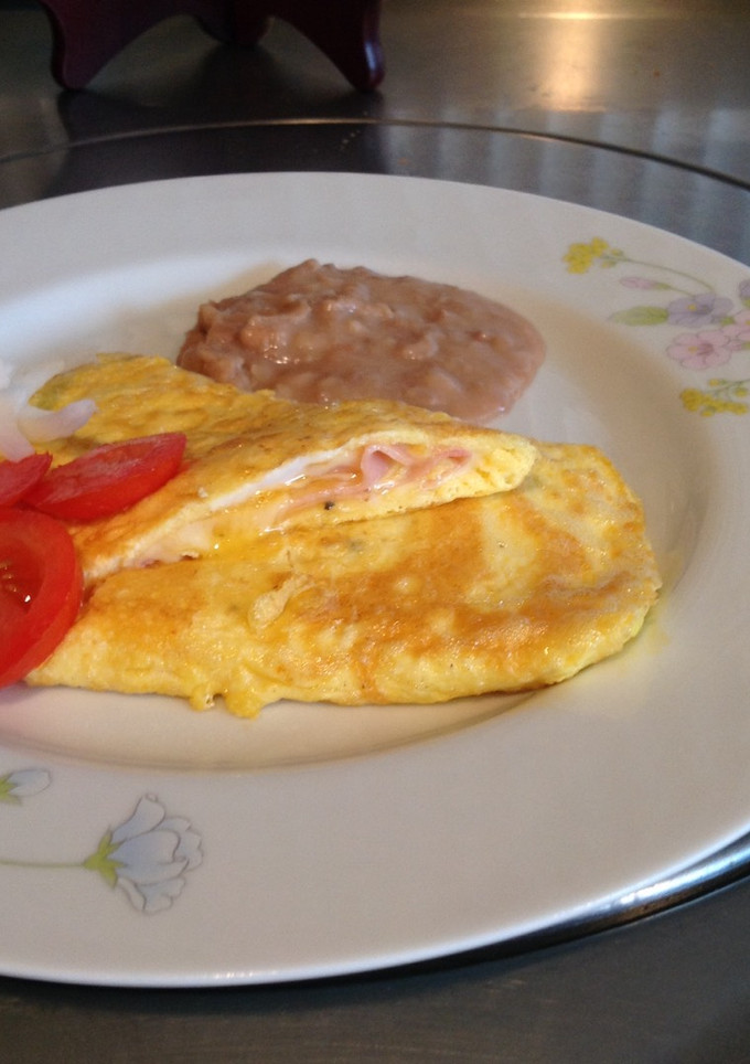 Una foto de Omelette especial de jamón y queso