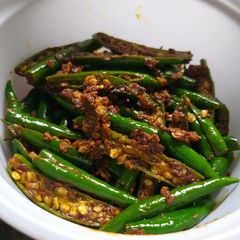 A picture of Spicy chilli pickle.