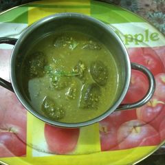 A picture of Spicy Palak  Kofta Curry.