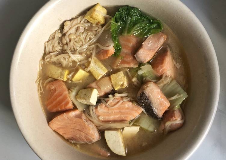 Cara mudah memasak Salmon miso soup ala sushi tei (Salmon misoshiru) yang mudah