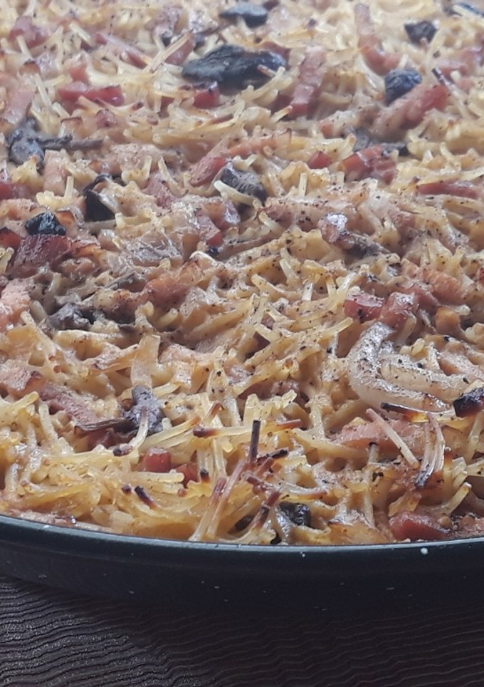 Una foto de Fideos al horno con tiras de bacon