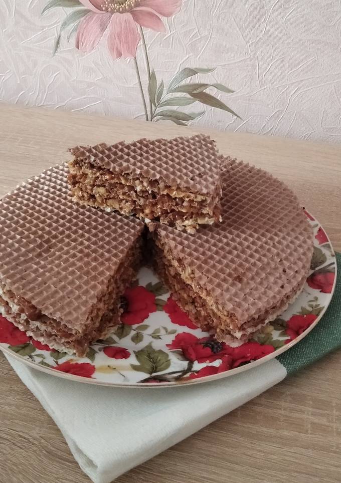 Торт вафельний з горіхами