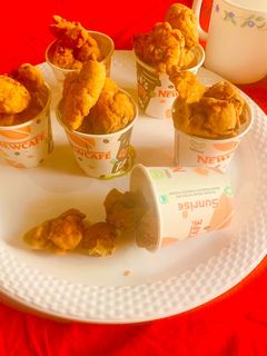 চিকেন পপকর্ন (chicken popcorn recipe in bengali) রেসিপির প্রধান ছবি