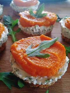Foto di Mini cheesecake alla rucola con crema alle carote