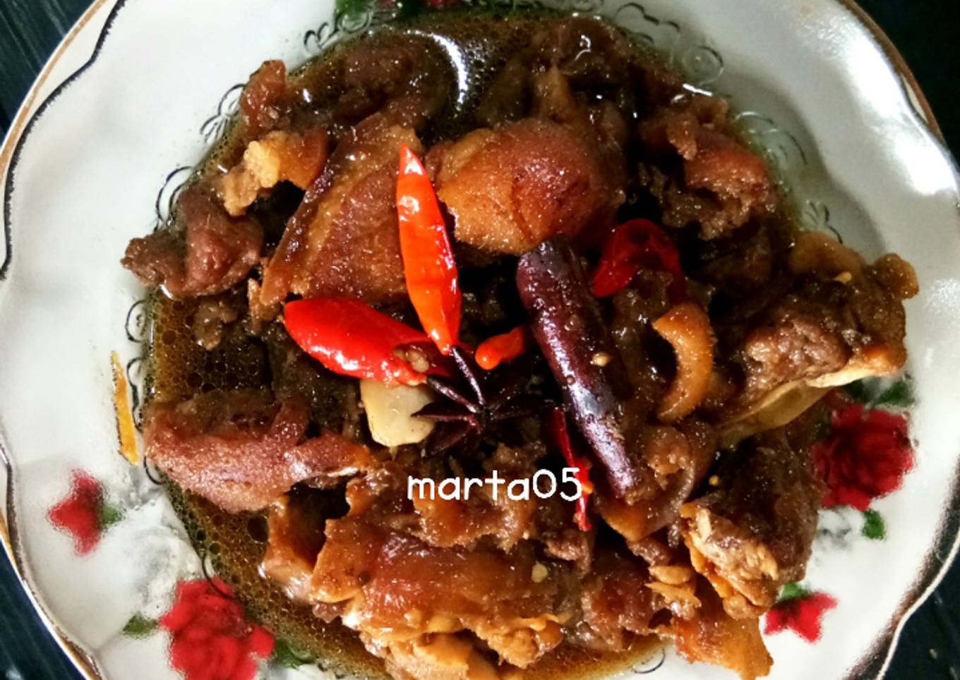Lo Tu Kha (Kaki babi kecap)