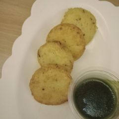 A picture of Aloo qeema cutlets.