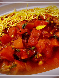 સેવ ટામેટા નું શાક (Sev Tomato Shak Recipe In Gujarati) રેસીપી મુખ્ય ફોટો