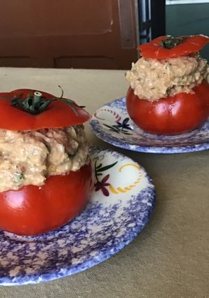 Une photo de Tomates farcies aux sardines et citron confit