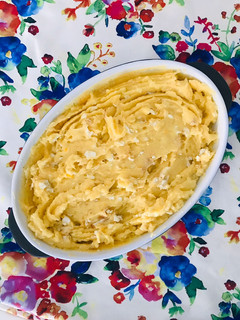 Una foto de Puré de patatas con huevos y mantequilla 😱