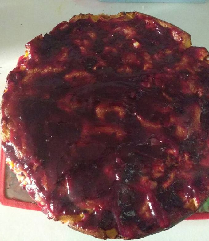 Una foto de Kuchen de yogurth y tutufruti light con harina integral y mermelada de mora light