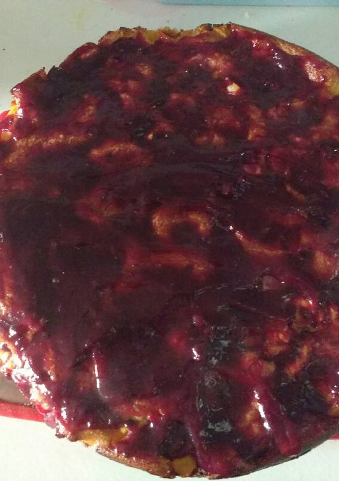 Una foto de Kuchen de yogurth y tutufruti light con harina integral y mermelada de mora light