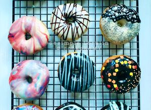 Gambar White Chocolate Ganache Glaze (Topping Donut)