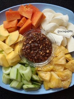 Foto resep Rujak buah sambal kacang