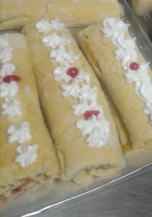 Una foto de Brazo gitano releno de pasta de guayaba