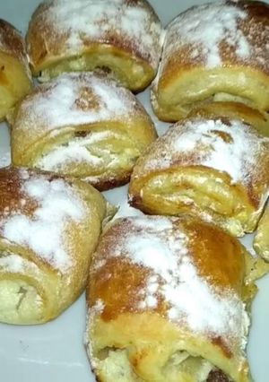 Фото Ароматные слойки-малышки с творогом и изюмом.