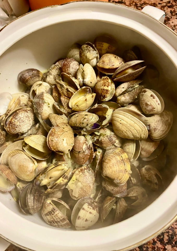 Una foto de Almejas en salsa verde
