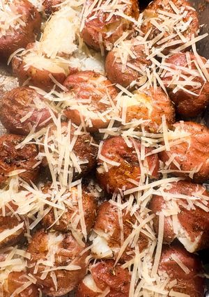 A picture of Crunchy & Crispy Roasted Smashed Parmesan Potatoes.