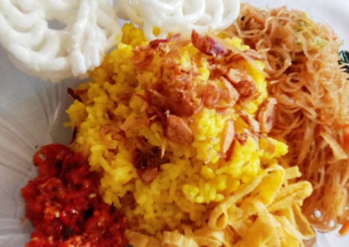 Resep Nasi Kuning Gurih Megicom Oleh Yanthi Oktavianthi Cookpad 6243