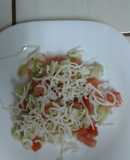 Ensalada de tomate y pepino a la mozzarella. 😋