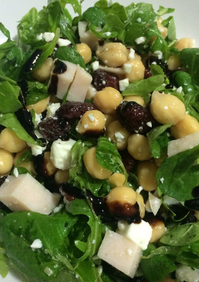 Una foto de Ensalada con garbanzos