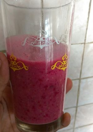 A picture of Pineapple beetroot smoothie #4weeks challenge.