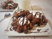 Una foto de gofres de chocolate