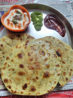 प्याज बेसन के परांठे (Pyaz Besan ke parathe recipe in Hindi) रेसिपी मुख्य फोटो