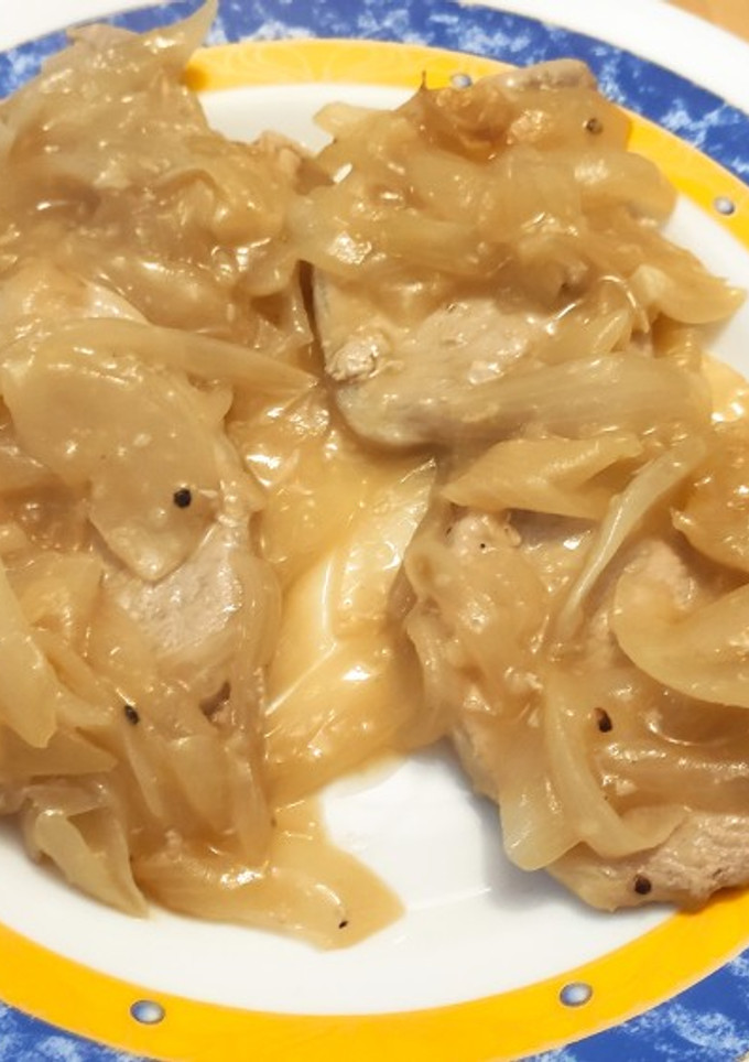 Una foto de Lomo en salsa de cebolla