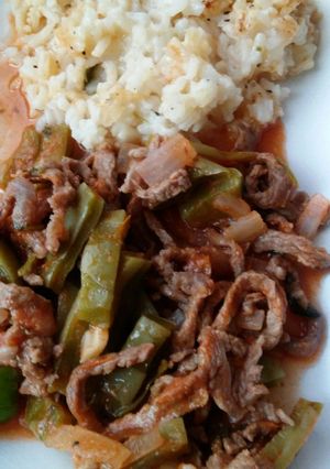 Una foto de Nopales con carne de res