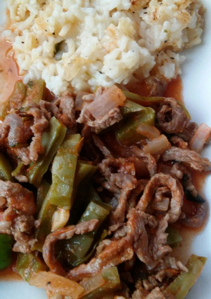 Una foto de Nopales con carne de res
