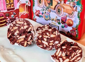 Una foto de Salami di cioccolato 🍫 🇮🇹 Salchichón de chocolate 🍫 Trampantojo 🍫 Rocky road 🍫