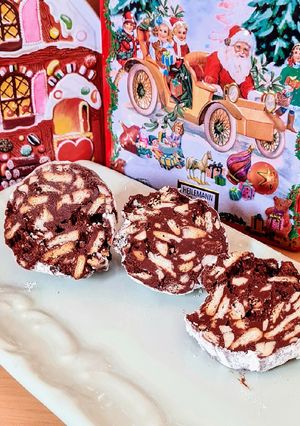 Una foto de Salami di cioccolato 🍫 🇮🇹 Salchichón de chocolate 🍫 Trampantojo 🍫 Rocky road 🍫