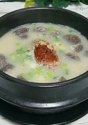 Hình của món Canh Lòng Lợn Thần Tốc 순대국.
