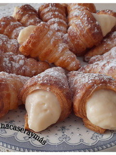 Una foto de Conos de hojaldre con crema pastelera