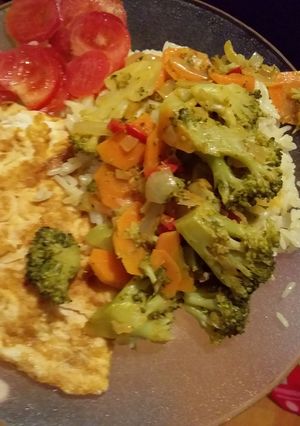 Una foto de Brócoli salteado con arroz
