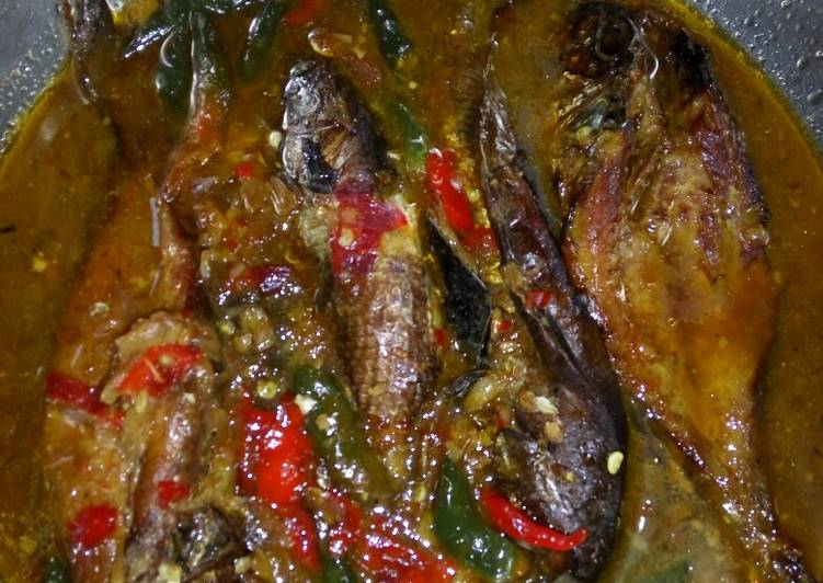 Ikan asap masak kecap