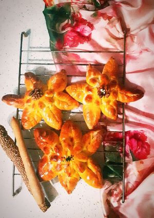 عکسی از دستور نان مخصوص افطار به شکل گل 😍