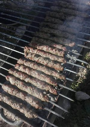 صورة لوصفة كباب مشوي على الفحم