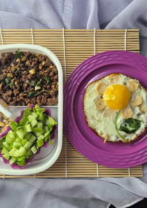 Foto resep Pad Krapao plus salad Thailand daging tumis mirip semur