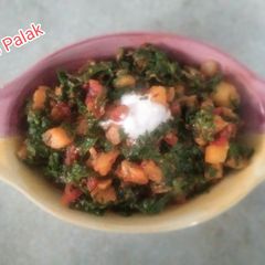 A picture of Aloo Palak Dhaba-style.