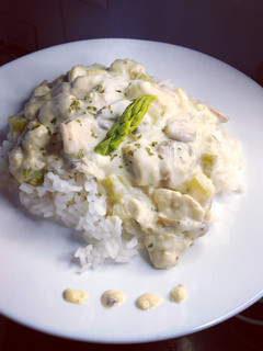 Tejszínes gombás csirkemell spárgával recept fotója