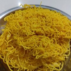 A picture of Aloo besan bhujiya sev.