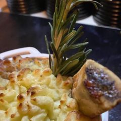 A picture of Short rib & rosemary potato pie.