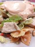 84. Ensalada de pasta con pollo