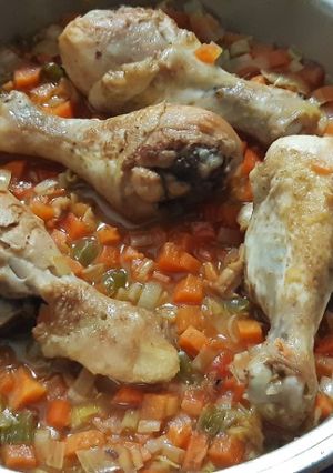 Una foto de Muslos de pollo guisados a la sidra