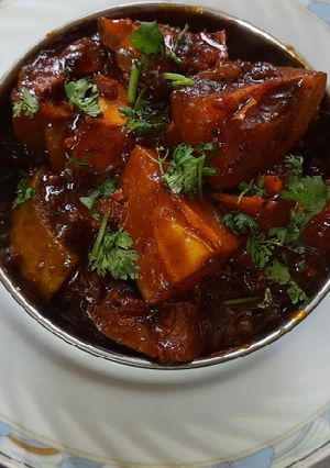A picture of Vidarbha Nagpuri style lagnachi pang titla special gud methi amba.