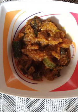 મસાલેદાર ભીંડી (Masaledar Bhindi Recipe In Gujarati) રેસીપી મુખ્ય ફોટો