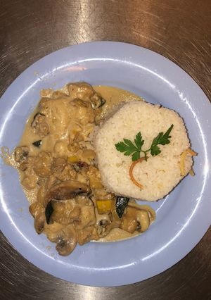 Una foto de Cerdo con champiñones 🍄