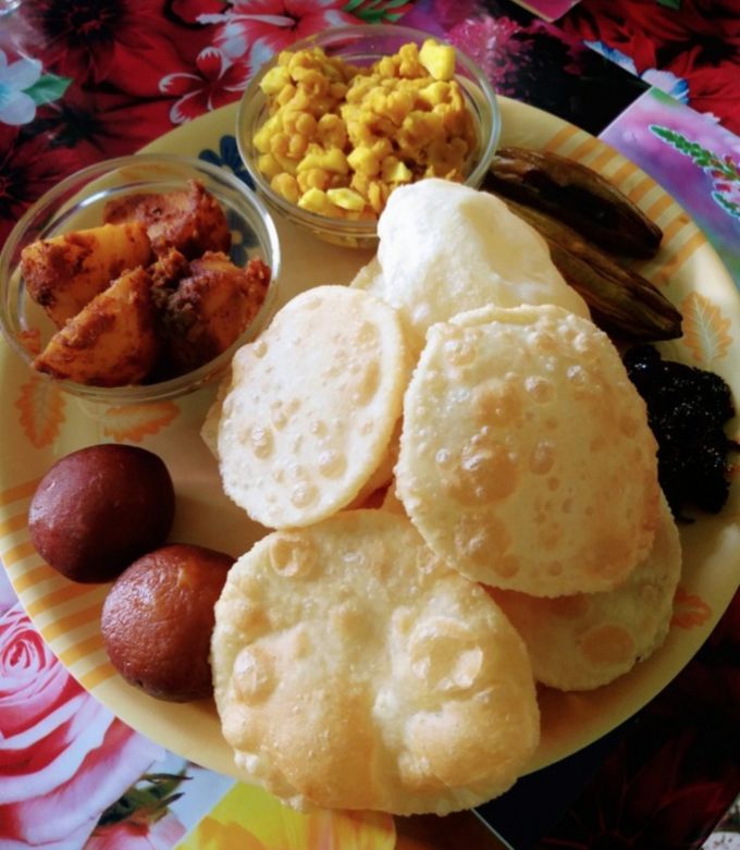 Kiyinish xonasida yosh cheerleader gozal eshak va kokrak Yosh ayollarning jinsiy aloqasi