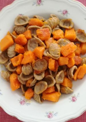 Foto di Orecchiette con cubetti di zucca